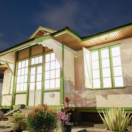 Rumah Nizar Букіттінгі Екстер'єр фото